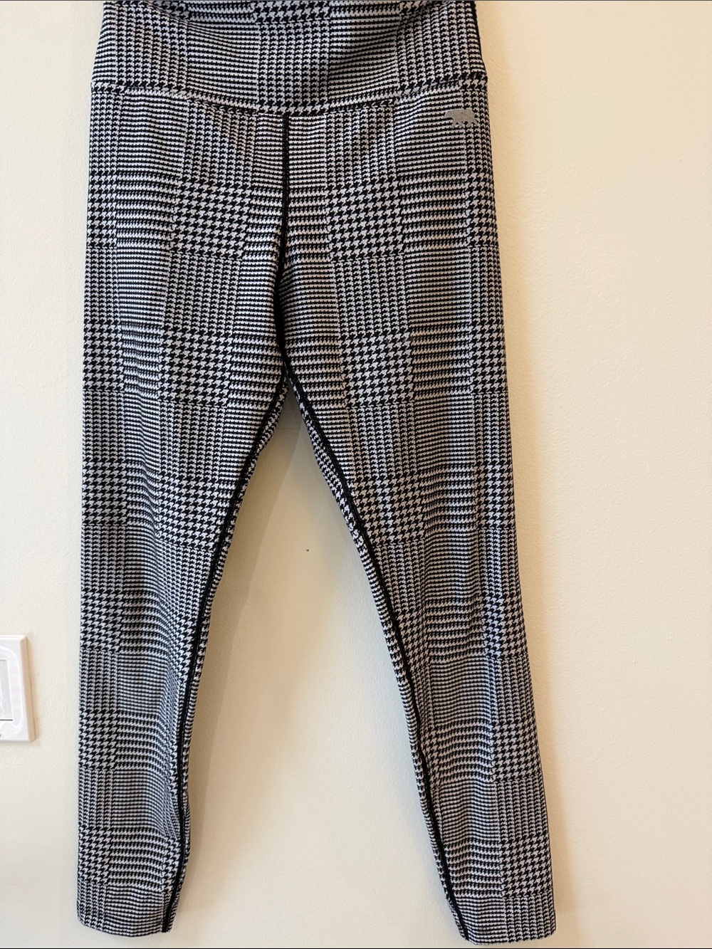 Athletic houndstooth Black & White Plaid Leggings